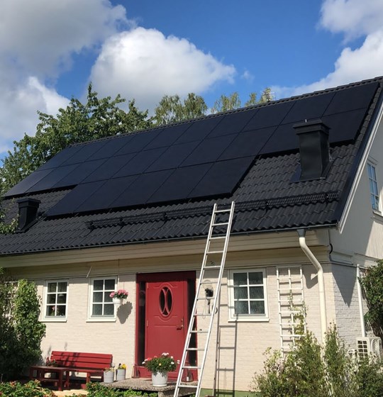 Solceller på takpanneplåt i Skåne