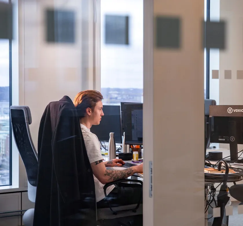 Takexpert på kontoret på kundserviceavdelningen