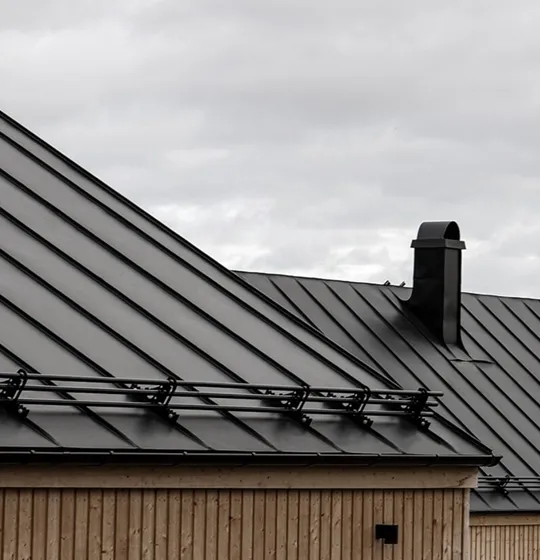 Elegant nytt plåttak med Bandtäckning