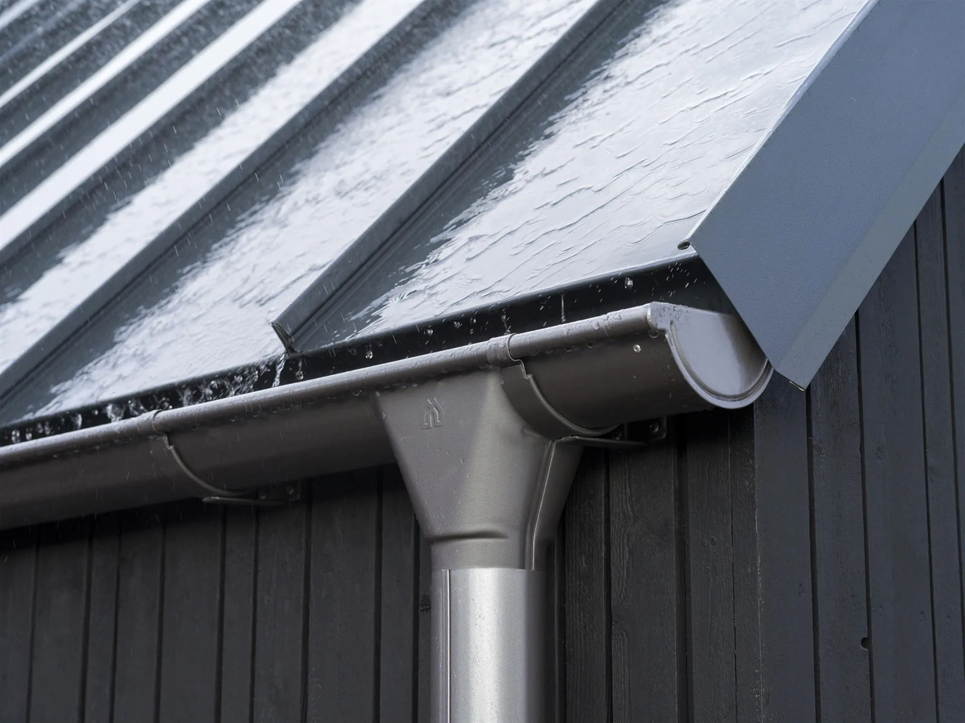 Nytt tak med metoden Bandtäckning på ett hus