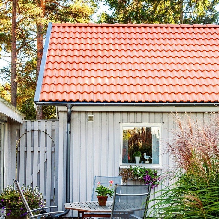 Nytt klassiskt panntak på hus i Skåne