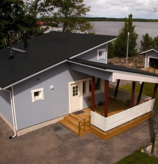 Takbyte - svart Takpanneplåt på sluttande tak